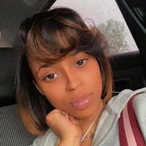 Meet your Posher, Mia